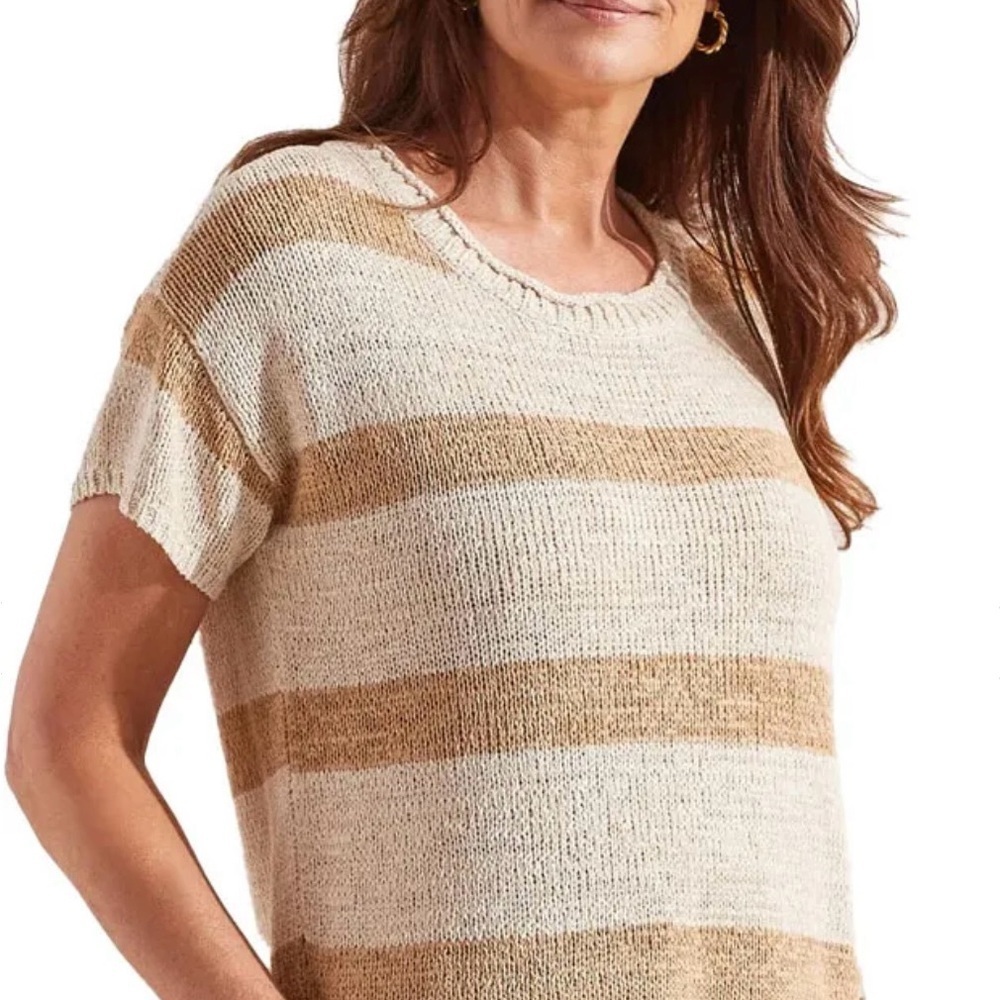 Tribal Short sleeve Crew Neck Sweater in Dune. Women’s large. NWT